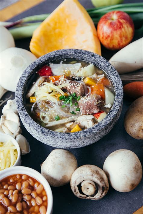 The main flavor is coming from soy sauce, garlic, fruity sweetness and sesame oil. SouperChef Special | Bulgogi Style Jungol