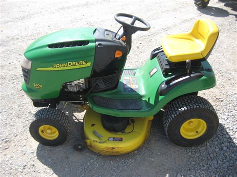 The gas tank on the john deere l100 can hold a maximum of just 7.9 liters (2.1 us gallons) of gasoline, but as the engine is relatively small, this 7.9 liters should last you quite a while, provided you haven't given it too much choke. 2004 John Deere L100 Lawn & Garden and Commercial Mowing ...