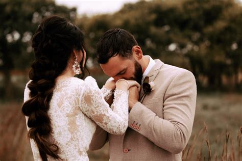 58 Romantic Wedding Photos That Will Melt Your Heart Junebug Weddings