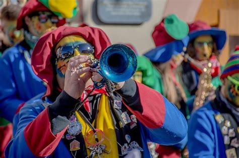 Sinonimi arabo tedesco inglese spagnolo francese ebraico italiano giapponese olandese polacco portoghese rumeno russo turco cinese. Origine Cognomi Italiani Particolari: Cognome Carnevale ...