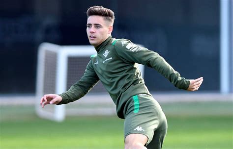 Jugador del real betis balompié. El Betis logra fichaje en el FC Barcelona para apretar a ...