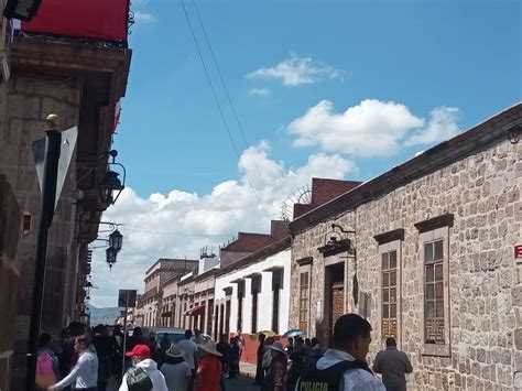 Se Manifiestan Y Cierran Calles Integrantes Del Fnls En Palacio Municipal