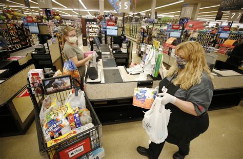 Tracking Coronavirus Impact On Vons Grocery Workers Los Angeles Times