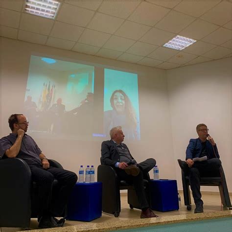 O Trabalho Do Jornalista é Contribuir Para Uma Democracia Forte
