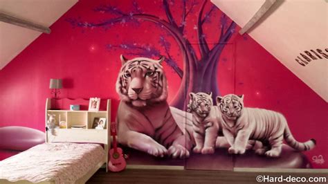 Décoration d une chambre de fille sur le thème des tigres blancs