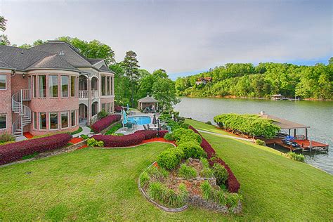 Lakefront Estate In Chattanooga Heads To Auction With Platinum Luxury