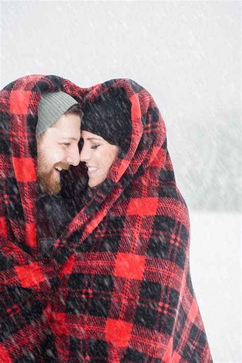 30 Winter Engagement Photo Ideas To Warm Your Heart Deer