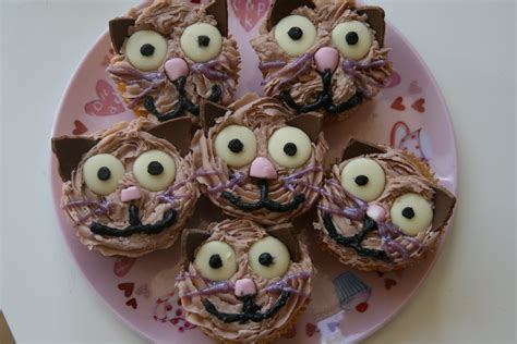 If the birthday cake style is various, purposeful, the youngsters, youngsters as well as grownups will certainly value it. Cat Cakes - Decoration Ideas | Little Birthday Cakes