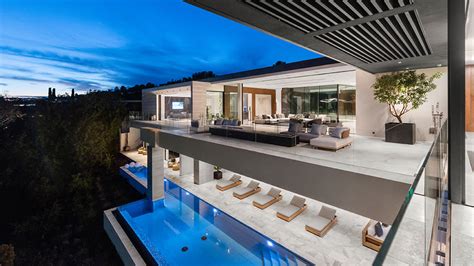 This Ultra Modern Beverly Hills Mansion Can Be Yours For 1000 Bitcoins