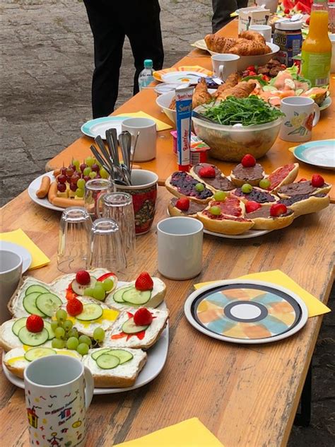 Advising volkswagen financial services ag and volkswagen bank gmbh and their subsidiaries on the renewal of various of their securitisation programmes. Sozialer Tag der Opel Bank bei der Tafel Potsdam - Tafel ...