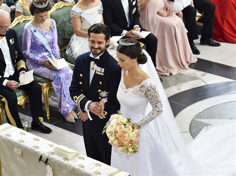 Sweden's prince carl philip has wed a former reality tv star and model in a lavish ceremony in stockholm. Károly Fülöp herceg és Sofia Hellqvist - 2015. 06. 13 ...