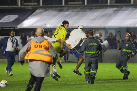 Cássio é Agredido Por Torcedor Do Santos Após Classificação Do