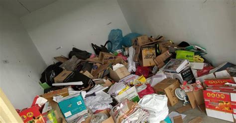 Apabila tumbuhan dan haiwan mati, tumbuhan dantubuh haiwan akan mereput. KUTIPAN BAHAN KITAR SEMULA ~ KOLEJ TINGKATAN ENAM PONTIAN