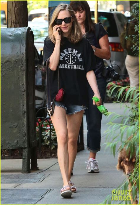 amanda seyfried grabs lunch with her mom in the big apple photo 3448704 amanda seyfried