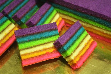 Panduan lengkap resepi kek simple dan best seperti kek batik, kek pelangi rainbow, kek coklat dan banyak lagi. Sarawak Layer Cake (Kek Lapis) | KeepRecipes: Your ...