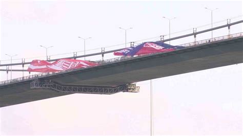 Şampiyon Pendiksporun bayrağı İstanbul Boğazında dalgalanıyor