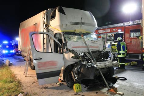 Unfall A38 Schwerer Unfall Auf Der A38 Kleintransporter Kracht In Lkw Tag24