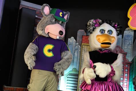 Woman Sues A Portland Chuck E Cheese After Her Hair Got Caught In A