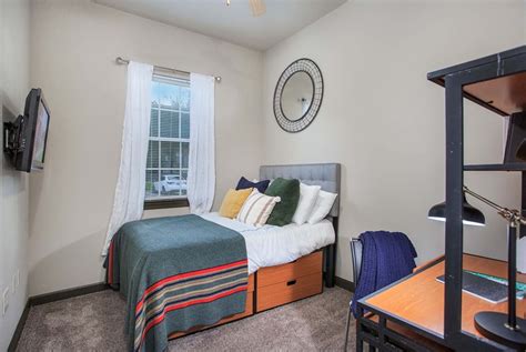 When choosing the right place to live, it is very important to start by deciding if you are a student looking for a quiet space in a one bedroom apartment near usf to be able to study, or a professional who wants a private place. 4050 Lofts Apartments near USF in Tampa, FL