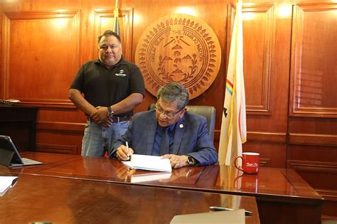 Navajo Nation President Russell Begaye Signs Deal To Power 44 Navajo