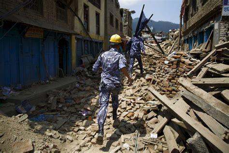 Nepal Earthquake Magnitude 73 Quake Strikes Near Everest Base Camp