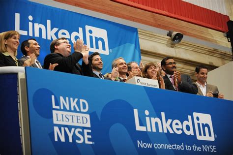 Study Reveals How Professionals Use LinkedIn