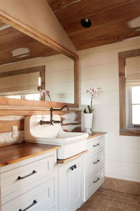Check spelling or type a new query. 44 Rustic Farmhouse Bathroom Ideas You Will Love ...