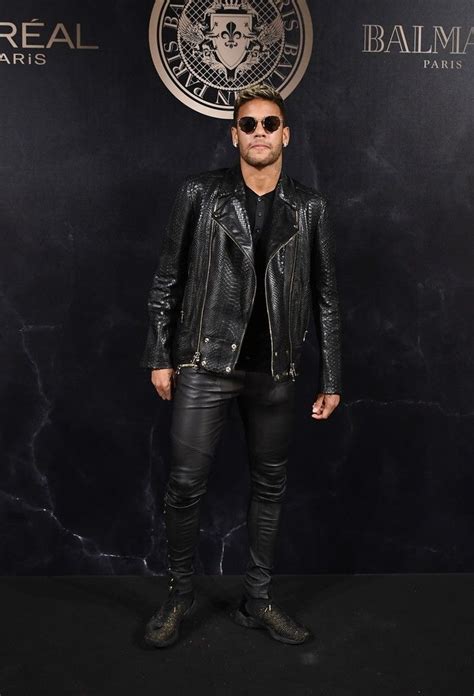 The young brazilian forward never misses a chance to show off his sartorial on top of that, it shows if men stop worrying so much about gendered fashion they can open themselves up to a whole new world of style opportunities. Style Neymar 2018