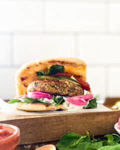 Easy falafel recipe that is baked and not fried. Falafel naan burger - another healthy recipe by Familicious