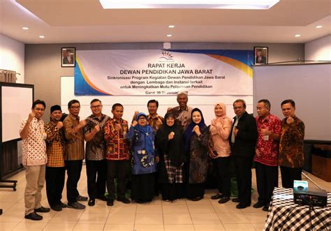 Suntuk benar campur capek sisa menggarap mama tadi malam. Rapat Kerja DEWAN PENDIDIKAN PROVINSI JAWA BARAT dengan ...
