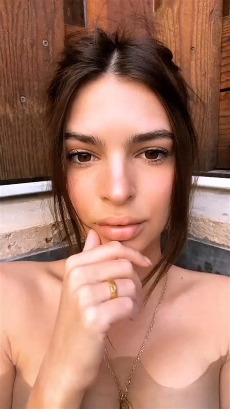 Model Emily Ratajkowski Nude Tits And Pussy Selfies While Bathing