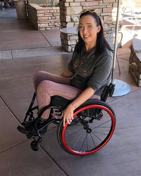 Pin By Mac Man On Paraplegic Women Wheelchair Women Women Lady