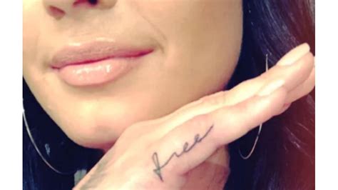 Demi Lovato Gets New Tattoo 8days