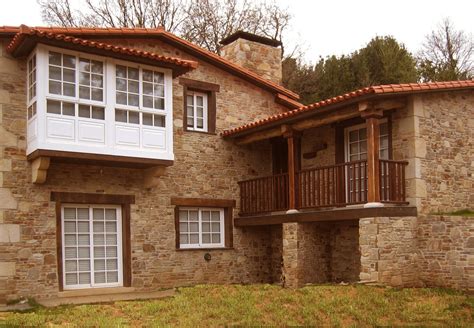 Casas de piedra con el espiritu de la arquitectura tradicional y las comodidades actuales Construcciones Rústicas Gallegas: Arraigo gallego