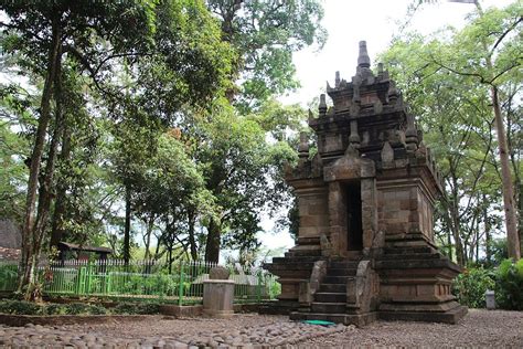 Hai teman semua kali ini gambar candi borobudur. Kumpulan Sketsa Candi Paling Mudah Di Gambar | Sketsabaru