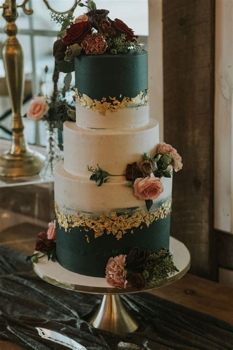 Stonefields Wedding In Ottawa Ontario Grey And Gold Leaf Wedding Cake