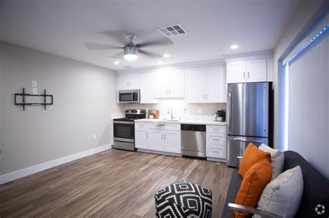 Our touring schedules and operating hours may vary as we continue to follow local phased opening guidelines and. Parcwood Apartment Homes Apartments - Corona, CA ...