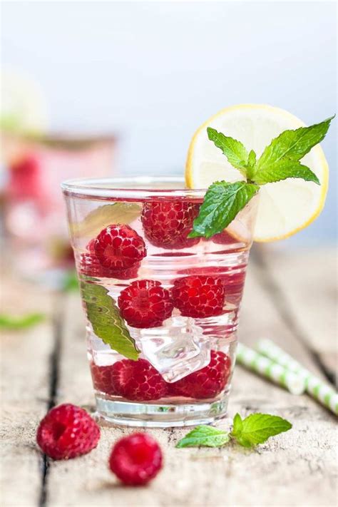 Das hält auch die haut jung! Infused-Water-Rezepte: Wasser mit Geschmack selber machen ...