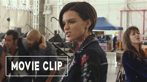 Pitch Perfect 3 Movie Clip Evermoist Starts Round 2 Of The Riff Off