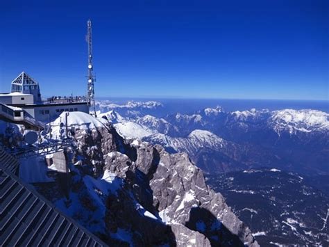 Genießen sie das einmalige erlebnis der grandiosen aussicht vom höchsten gipfel deutschlands über das bayrische. Zugspitze - Bilder vom Gipfel Deutschlands