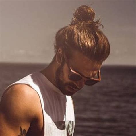 This hairstyle extinguishes the misconception that skaters don't grow beard. 50 Gnarly Skater Haircut Ideas to Try Out - Men Hairstyles ...