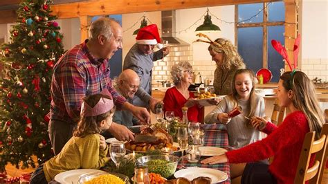 1201, av van horne, outremont, qc h2v 1k4. 4 Personalities You'll See At Christmas Dinner (And How To ...