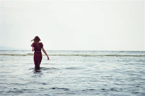 Fondos De Pantalla Mujer Mar Agua Apuntalar Arena Playa Costa Vacaciones Oceano Ola