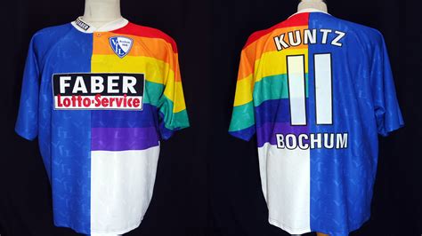 Die neuen trikots für die saison 2020/21 verbinden unsere tradition mit einem modernen design. Inilah 12 Jersey Dengan Desain Unik | Goal.com