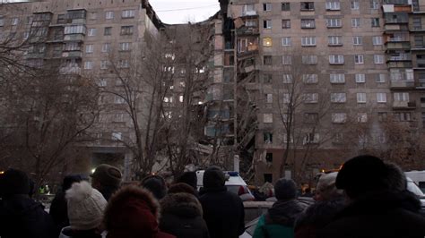 7 Dead And Dozens Missing In Russia Building Collapse The New York Times