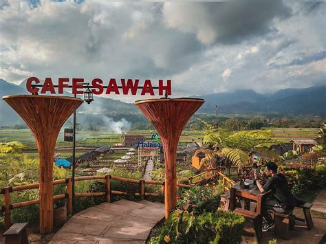 Cafe Sawah Pujon Kidul Destinasi Hits Di Malang Yang Menyajikan