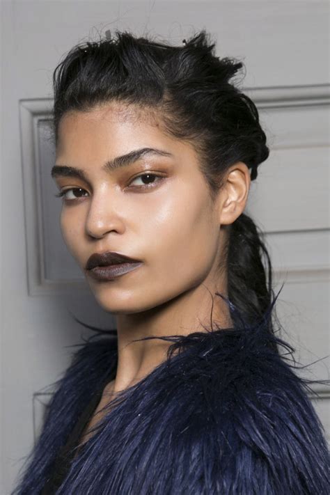 How To Wear Brown Lipstick Without Looking Like A ’90s Throwback Stylecaster Latest Makeup