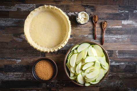 Easy Six Ingredient Vegan Apple Pie Recipe