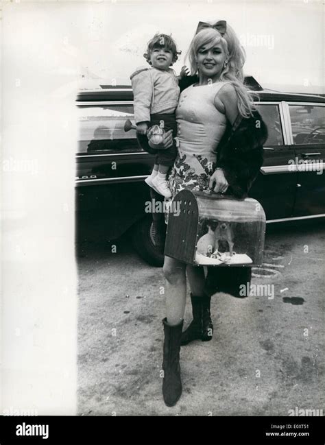 Sep 09 1967 Jayne Mansfield Flies Homephoto Shows Jayne Mansfield