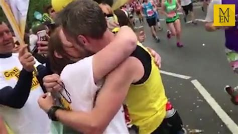 The Fantastic Moment A London Marathon Runner Proposed To His Girlfriend Just Before Finishing